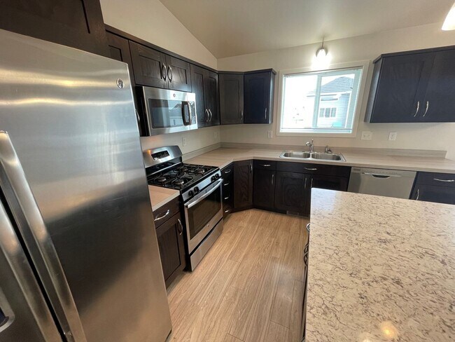 Building Photo - Spacious 4 bedroom, 3 bath Single Family Home located in West Fargo!