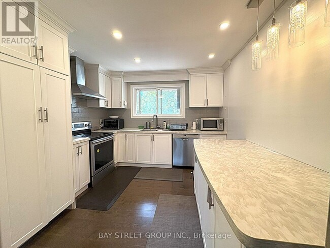 Photo du bâtiment - 238 The West Mall