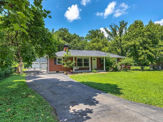 Foto del edificio - 457 Ewing Ln