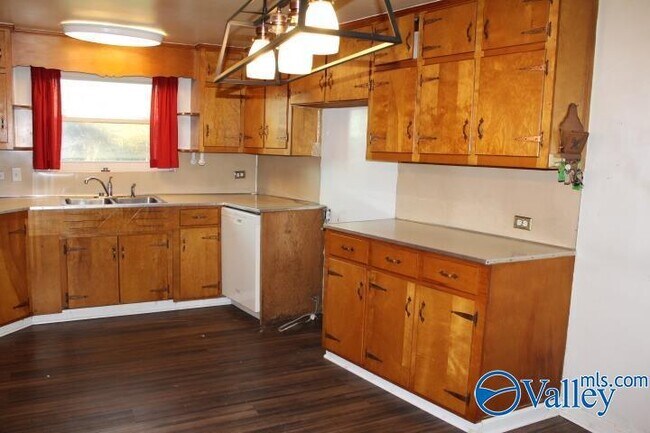 Foto del edificio - 641 Guntersville Rd