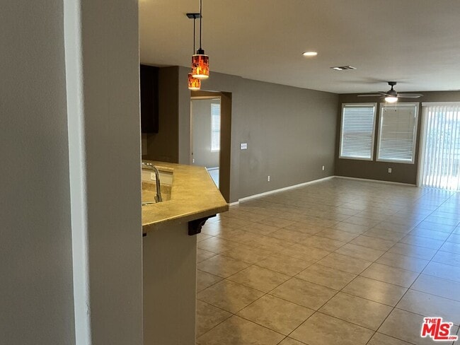 Building Photo - 1427 Freesia Way