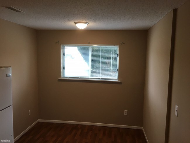 Foto del edificio - 860 Gordon Smith Blvd