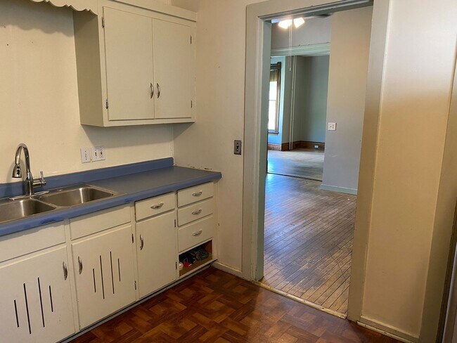 Foto del edificio - In the Heart of Dinkytown - Amazing 6 bedroom Victorian Rental Home,  Fall 2026!