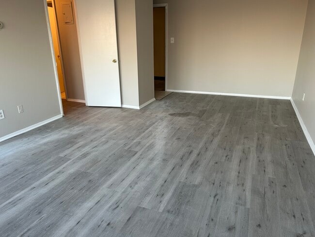 Foto del edificio - 6640 Pearl Rd