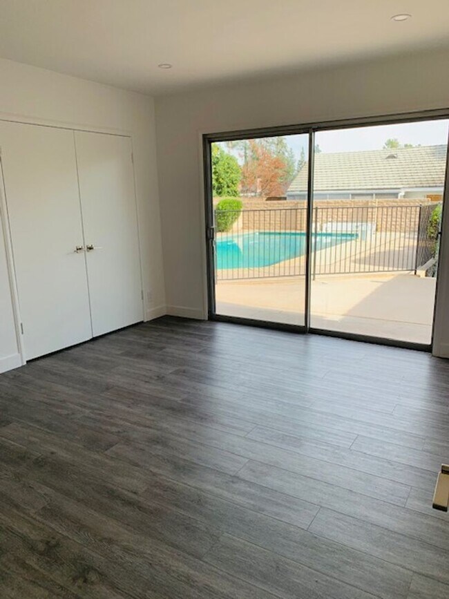 Foto del edificio - Beautifully Remodeled Home in Northridge