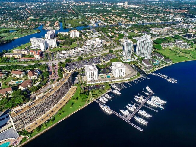 Foto del edificio - 134 Lakeshore Dr