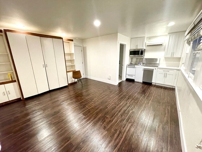 Photo - 203 S Melrose St Apartment