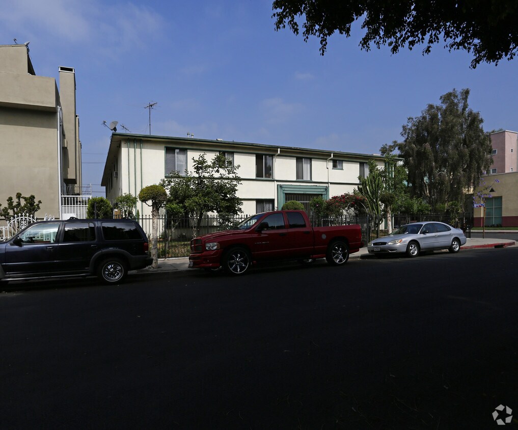 Foto del edificio - 901 S Manhattan Pl