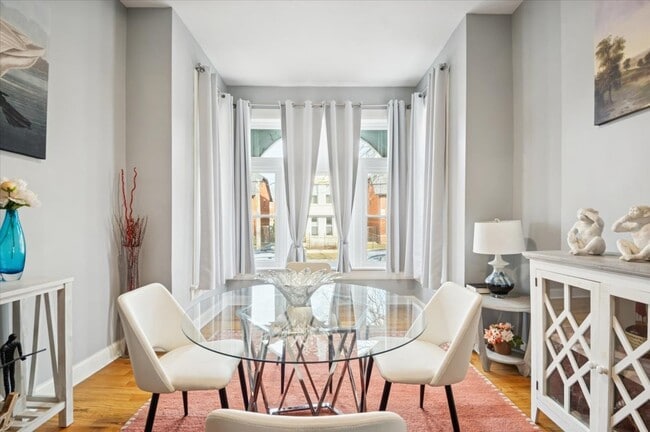 Building Photo - 1448 N Fairfield Ave