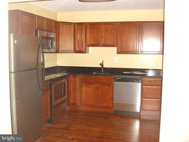 Foto del edificio - 8340 Greensboro Dr