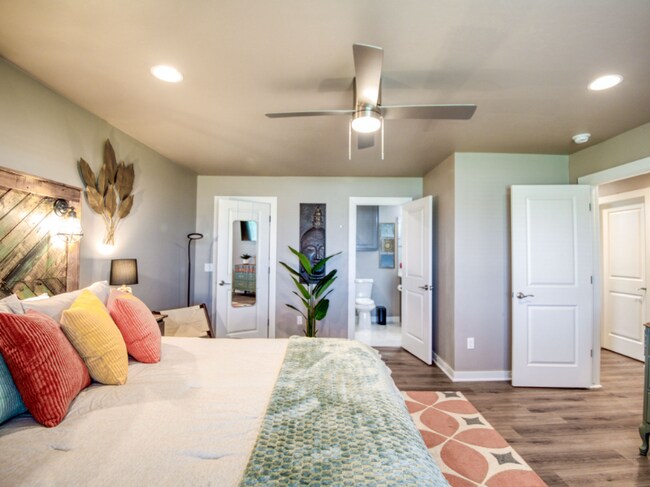 Building Photo - 613 Abadan Dr