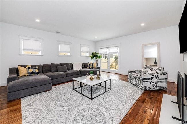 Building Photo - 755 31st St