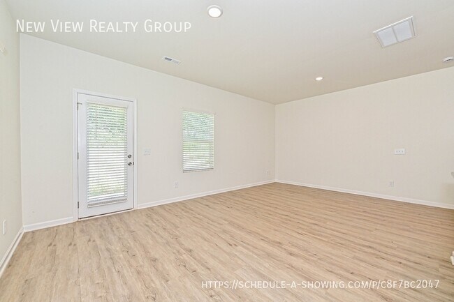 Building Photo - 1725 E Cloaninger Ave