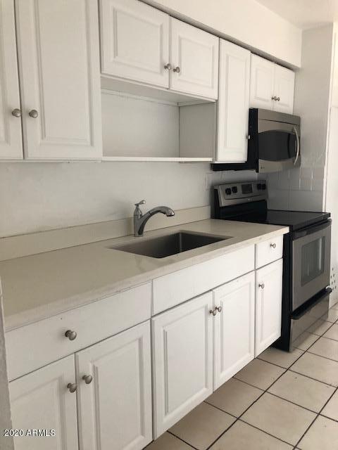 Foto del edificio - 1321 N 48th Pl