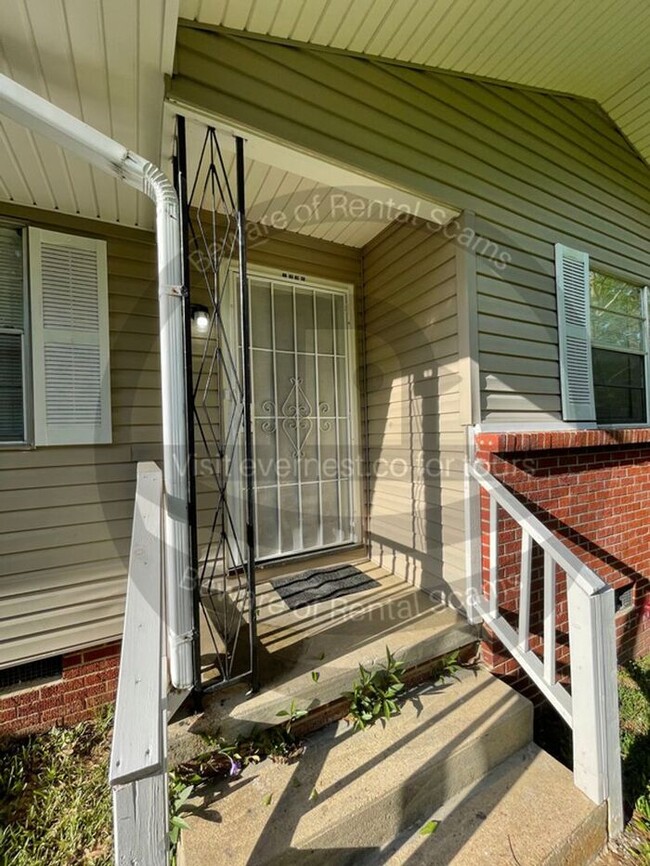 Building Photo - 3 BED & 2 BATH / PET-FRIENDLY / SECTION 8 ...