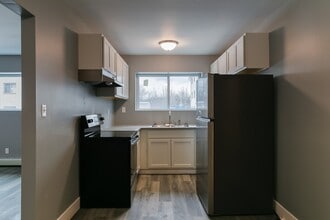 Building Photo - Country Club Manor Apartments