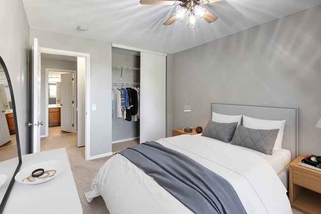 Building Photo - Heritage Hills