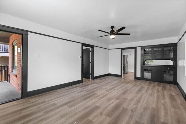 Foto del edificio - Contemporary Townhouse in Midtown Reno