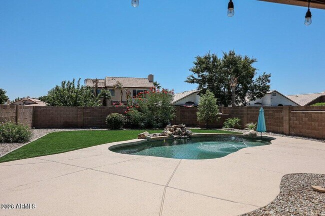 Building Photo - 503 W Kelton Ln