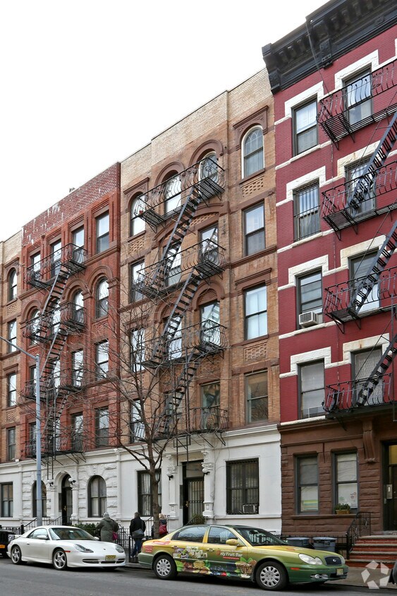 Primary Photo - 334 W 17th St