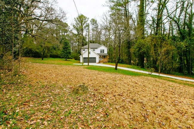 Building Photo - 2143 Lyle Ave