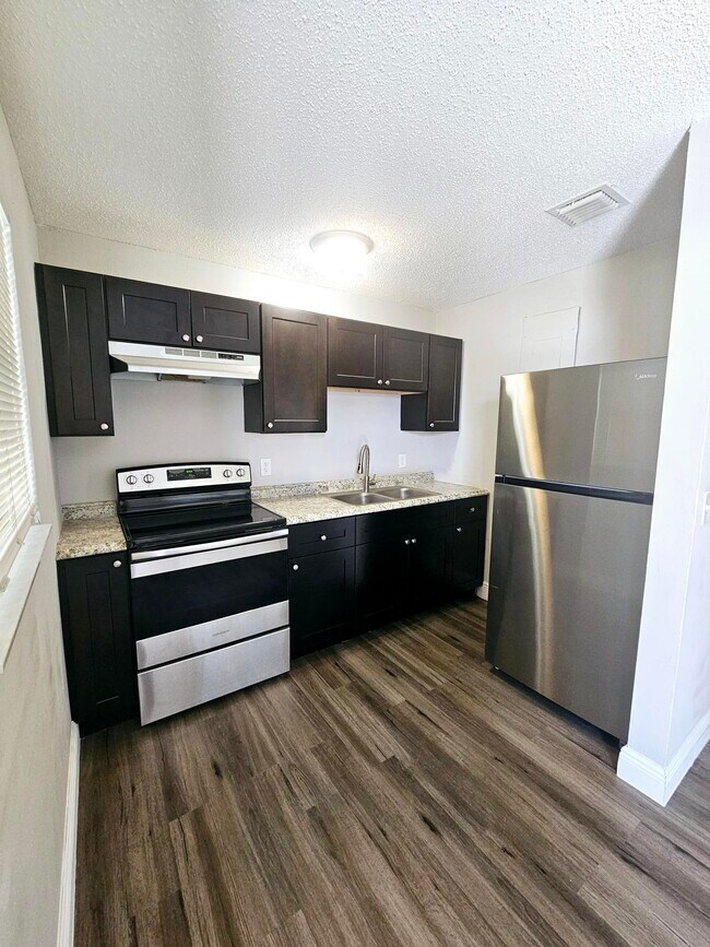 Foto del edificio - 1556 W 20th St