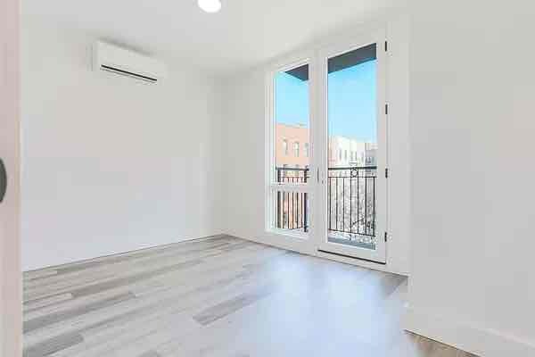 Foto del edificio - 1117 Hoe Ave