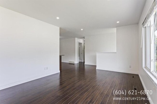 Building Photo - 10245 Wedgewood Dr