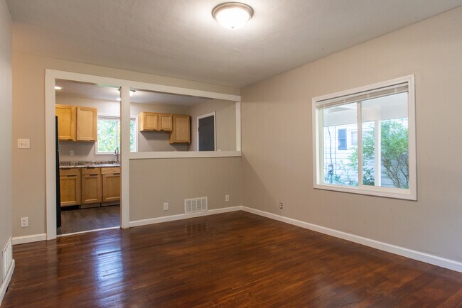 Foto del edificio - 1353 Bissell St