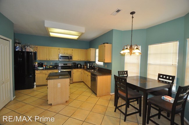 Building Photo - 4 br, 2.5 bath House - 218 OUTLAW STREET