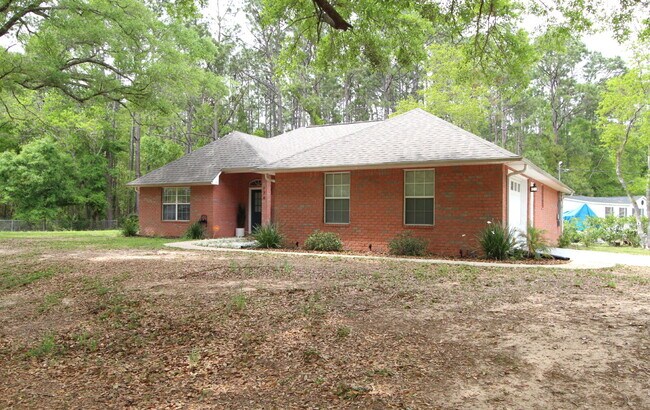 Building Photo - Stunning West Pensacola Home on Nearly an ...