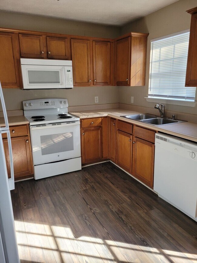 Building Photo - GREAT HOME- AVAILABLE NOW!