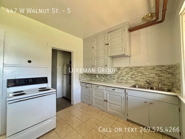 Building Photo - 447 W Walnut St