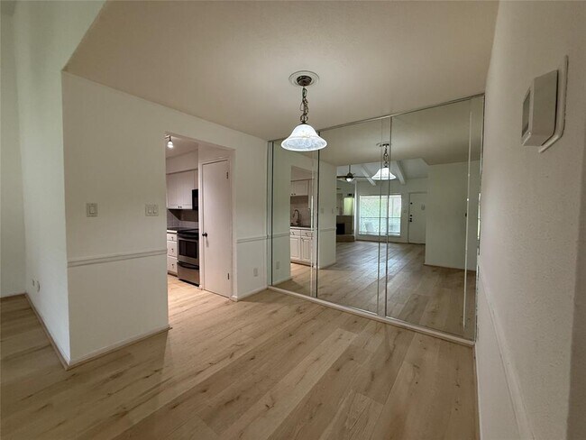 Building Photo - 5711 Sugar Hill Dr