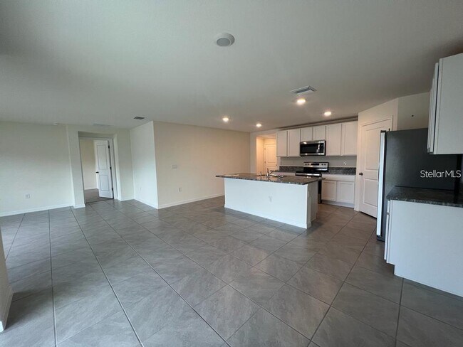 Building Photo - 5015 SW 88th Pl