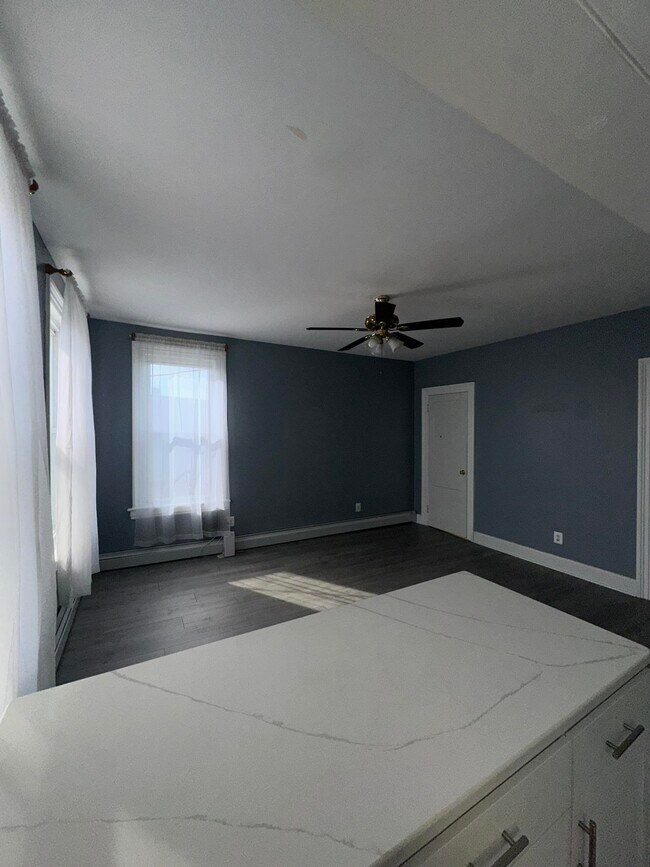 Foto del edificio - 209 Danforth Ave