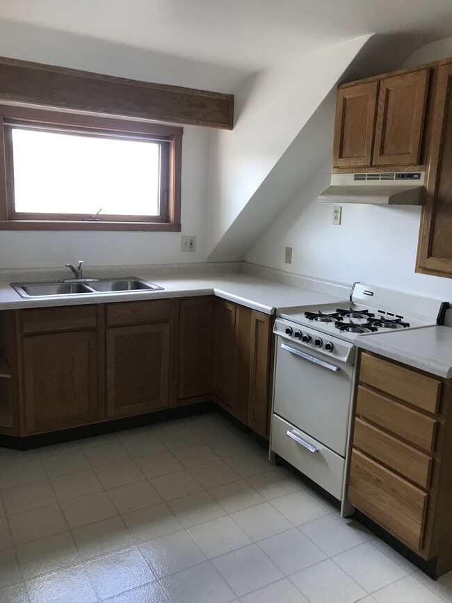 Kitchen - 5265 E 5000N Rd