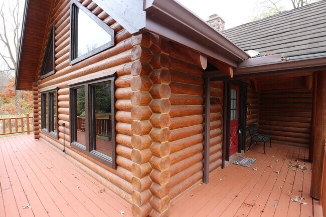 Photo - Gorgeous Log Cabin near West Lafayette! House