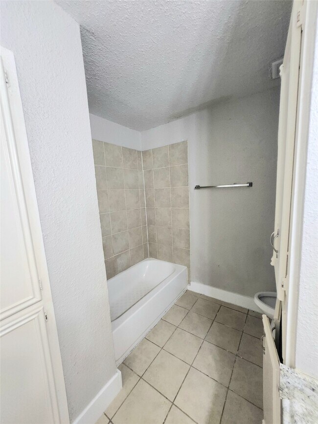 Foto del edificio - 9110 Kentshire Dr