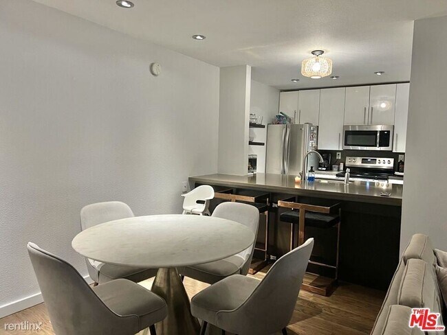 Building Photo - 2 br, 2 bath Condo - 141 S Clark Dr Apt 106
