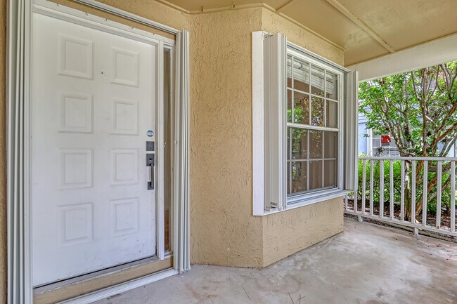 Foto del edificio - 935 Honeytree Ln