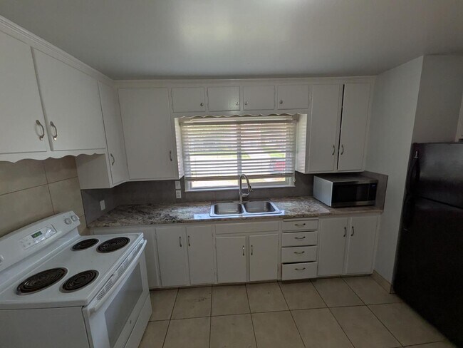 Foto del edificio - 1633 Crook Ave