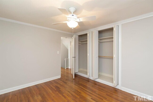 Building Photo - 1637 Sutton Dr
