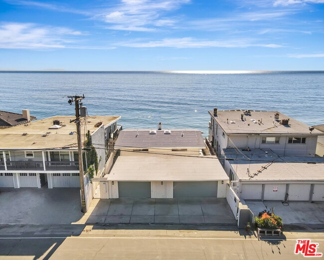 Foto del edificio - 25330 Malibu Rd