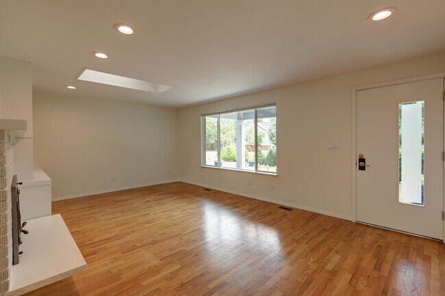 Foto del edificio - 2327 248th Ave SE