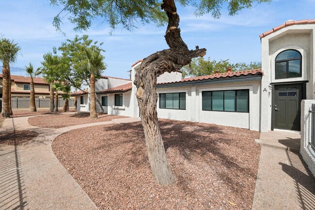 Foto del edificio - 7826 E Heatherbrae Ave