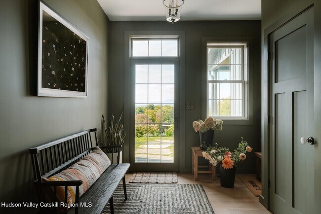 Foto del edificio - 8000 Albany Post Rd