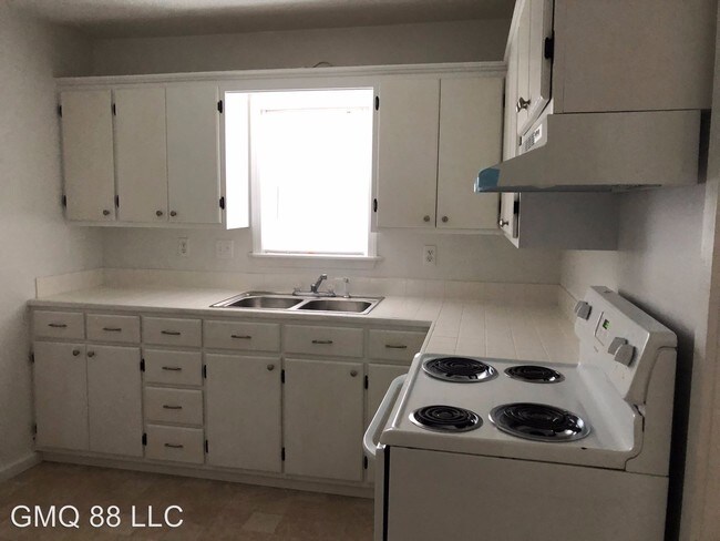 Building Photo - 1 br, 1 bath House - 114 W Birch