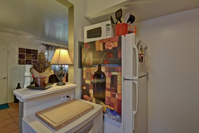 Foto del edificio - 2437 E Clarendon Ave