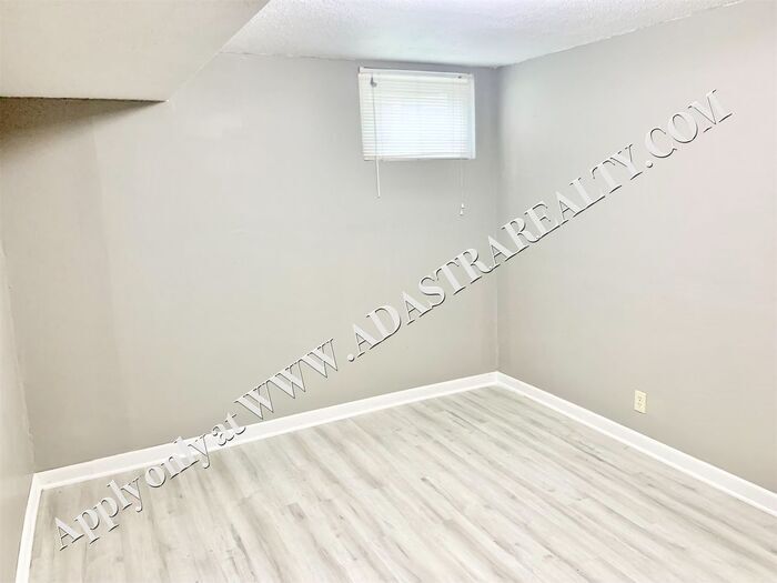 Foto del edificio - Cozy 2 bedroom/1.5 bathroom duplex in Lee'...